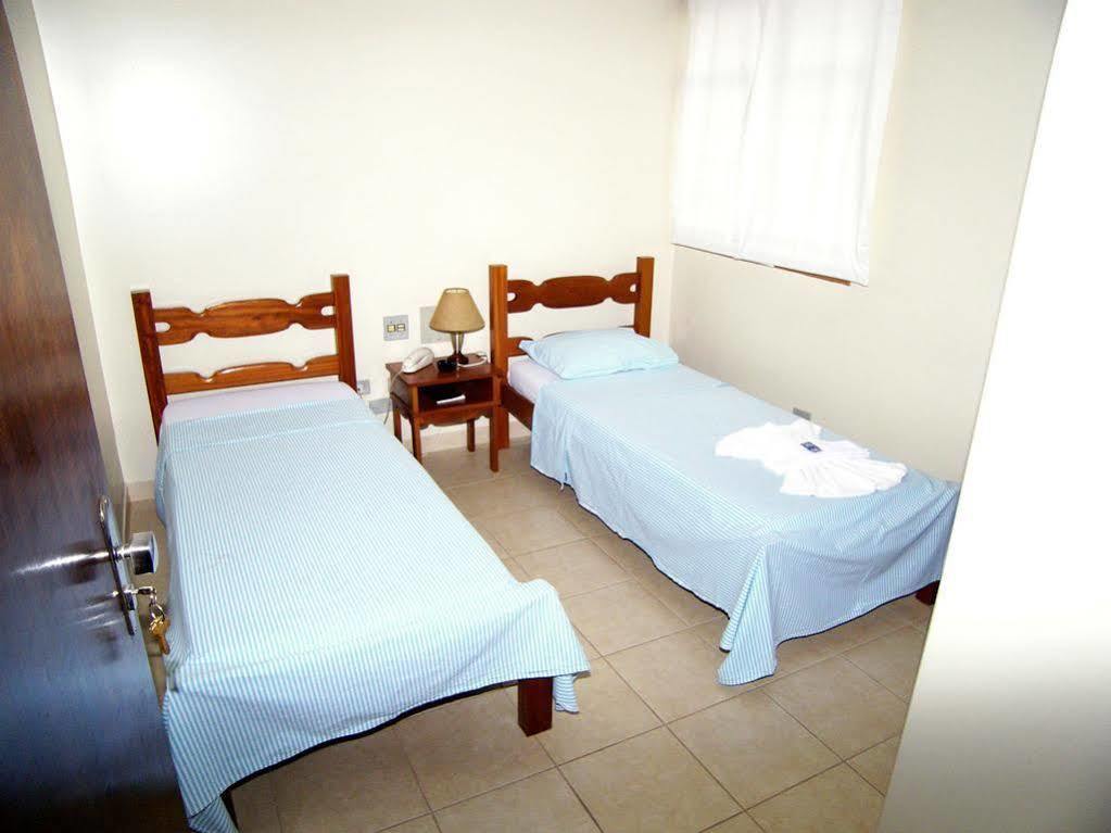 Hotel Families Uberlândia エクステリア 写真